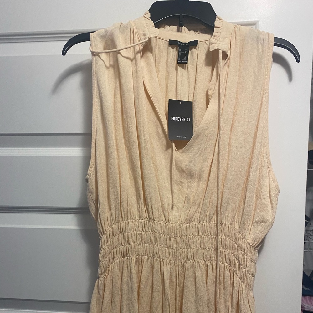 NWT medium cute tie cream shirt